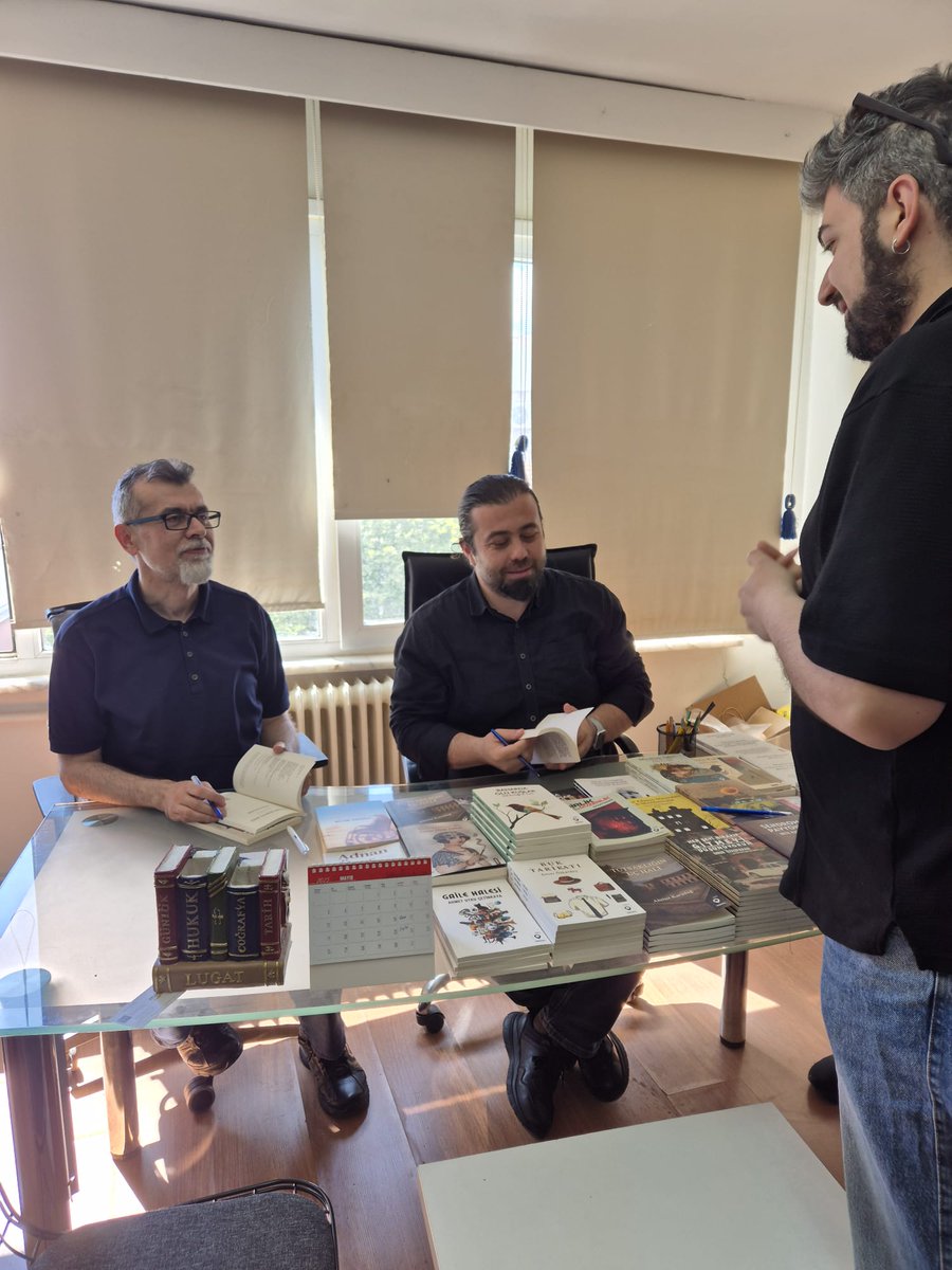 Ahmet Karadağ (@ahmetkaradag_06) on Twitter photo Dün İstanbul'da <a href="/MahalEdYayin/">Mahal Edebiyat Yayınları</a> ları Kadıköy ofisinde tanıştık, konuştuk, şenlendik. Emek veren, katılan herkese sonsuz teşekkürlerimle... Dün İstanbul'da <a href="/MahalEdYayin/">Mahal Edebiyat Yayınları</a> ları Kadıköy ofisinde tanıştık, konuştuk, şenlendik. Emek veren, katılan herkese sonsuz teşekkürlerimle...