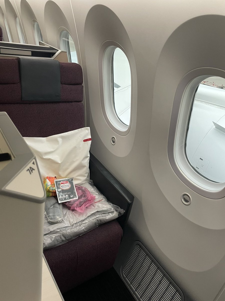 Napinopino2's tweet image. 帰りはプレエコなので、めいいっぱい楽しむ！！

#JAL
#Businessclass
#789
