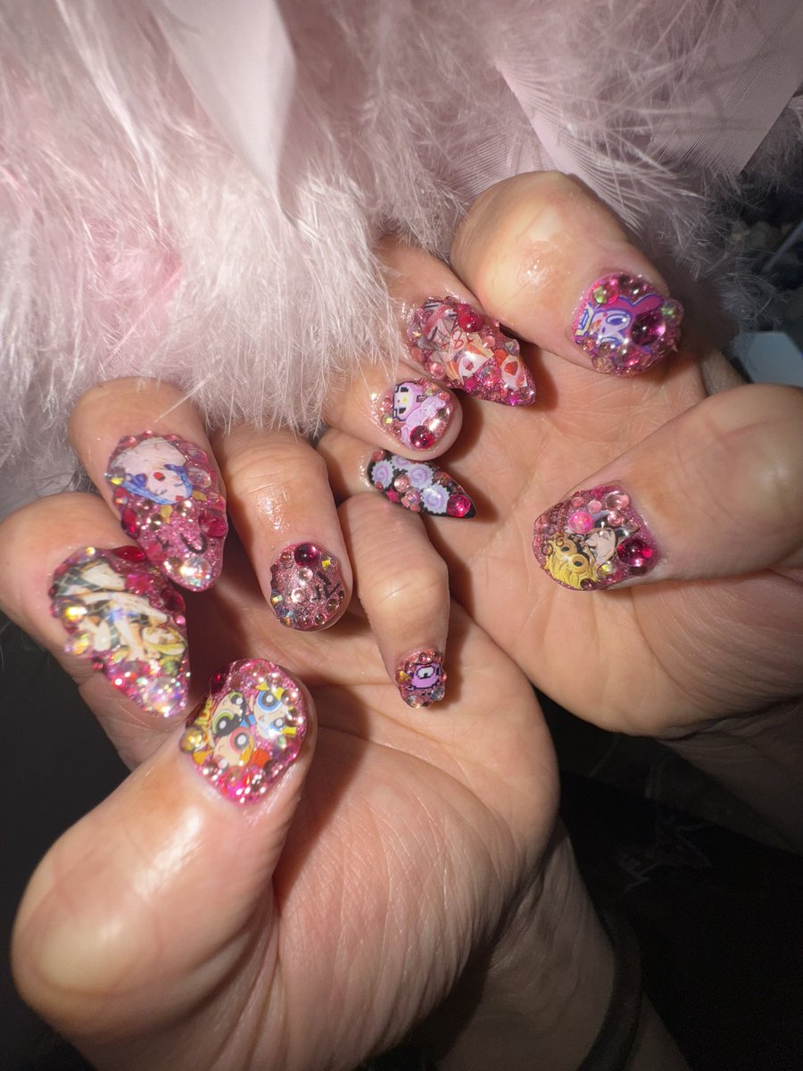 erunyan666's tweet photo. 👶 I got new nails!
This time I went with a mix of JoJo, Sanrio, Powerpuff Girls, Gloomy Bear, a little naughty Japanese anime, and naruto (the fishcake you find in ramen) 👶💅✨ https://t.co/FaeHAdrRgc