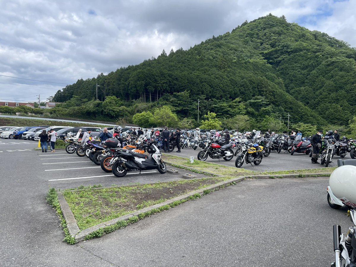 Hay02W's tweet photo. やけに人多かった☹️ https://t.co/pTDYC3i3vV