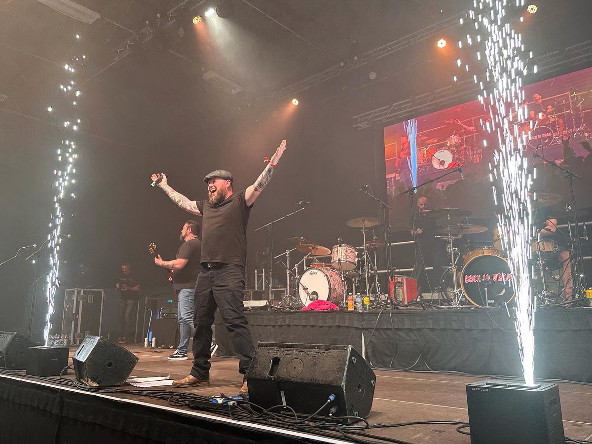 TomGirard's tweet photo. An exceptionally fun night at @BeauSejourGSY for Let There Be Rock 3 with @FlashMobJsy, Back In Vraic and Queen Sensation - great stuff!
#music #livemusic #tributeband #tributebands #queen #acdc #guernsey https://t.co/ZMZLVycBKU