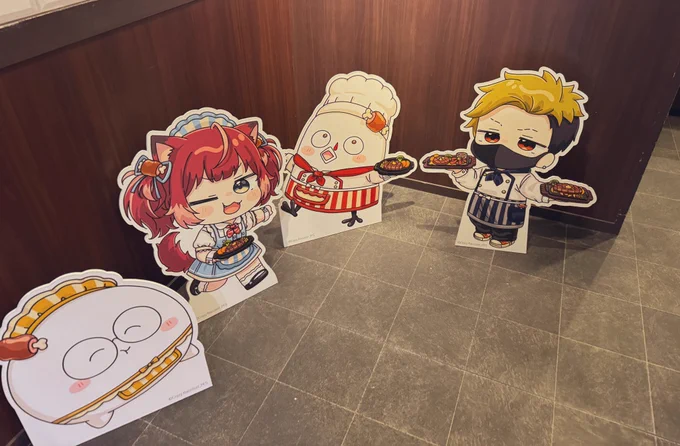 フォロワッサンといきなりステーキCRコラボ堪能して来た!店内あたり一面に装飾されてて可愛すぎた… コラボグッズも無事に買えたし、綺麗なおねーさんとトレードもしたし、ノベルティも推し引いてもらって満足です(本当にありがとうございますっ でも付け合わせ全部ポテトは腹がパンやてかるびw