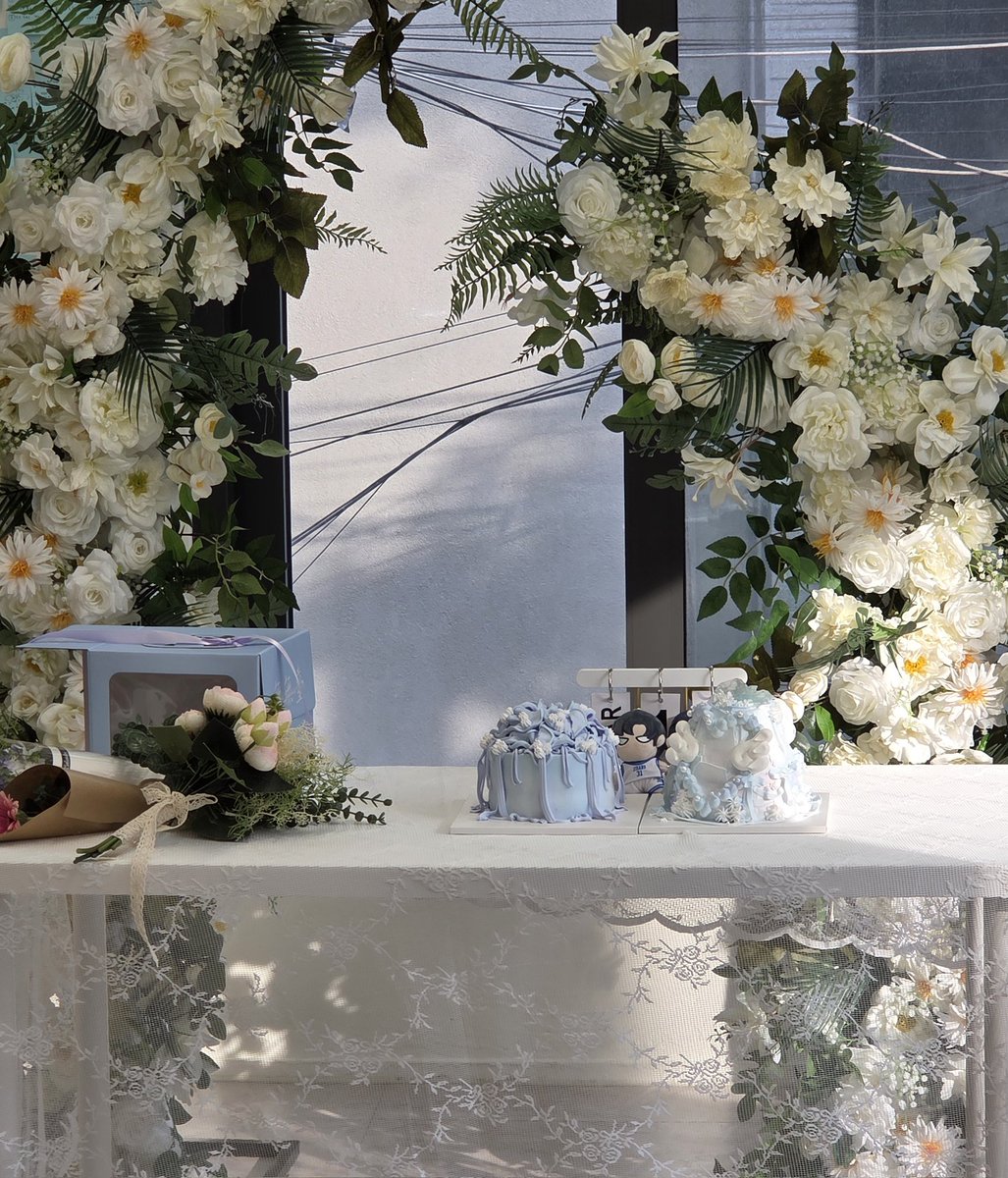 피로연 참석하고 스크랩북도 나눔받았어요..... 너무 행복해