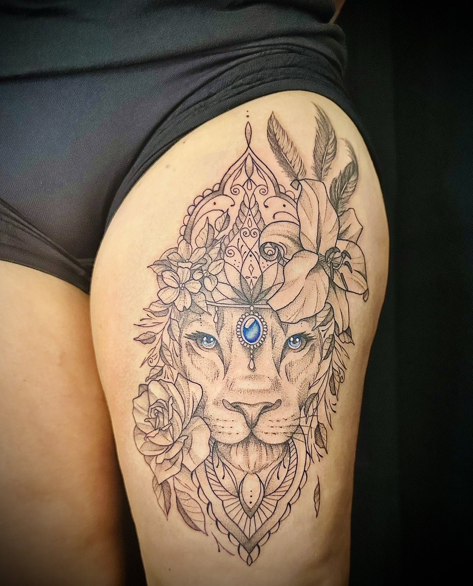 Fresh new tattoo 🤩

Thank you to my husband <a href="/DonkstaTV/">Donksta</a> for my early birthday present 😘💜

#tattoo #lioness