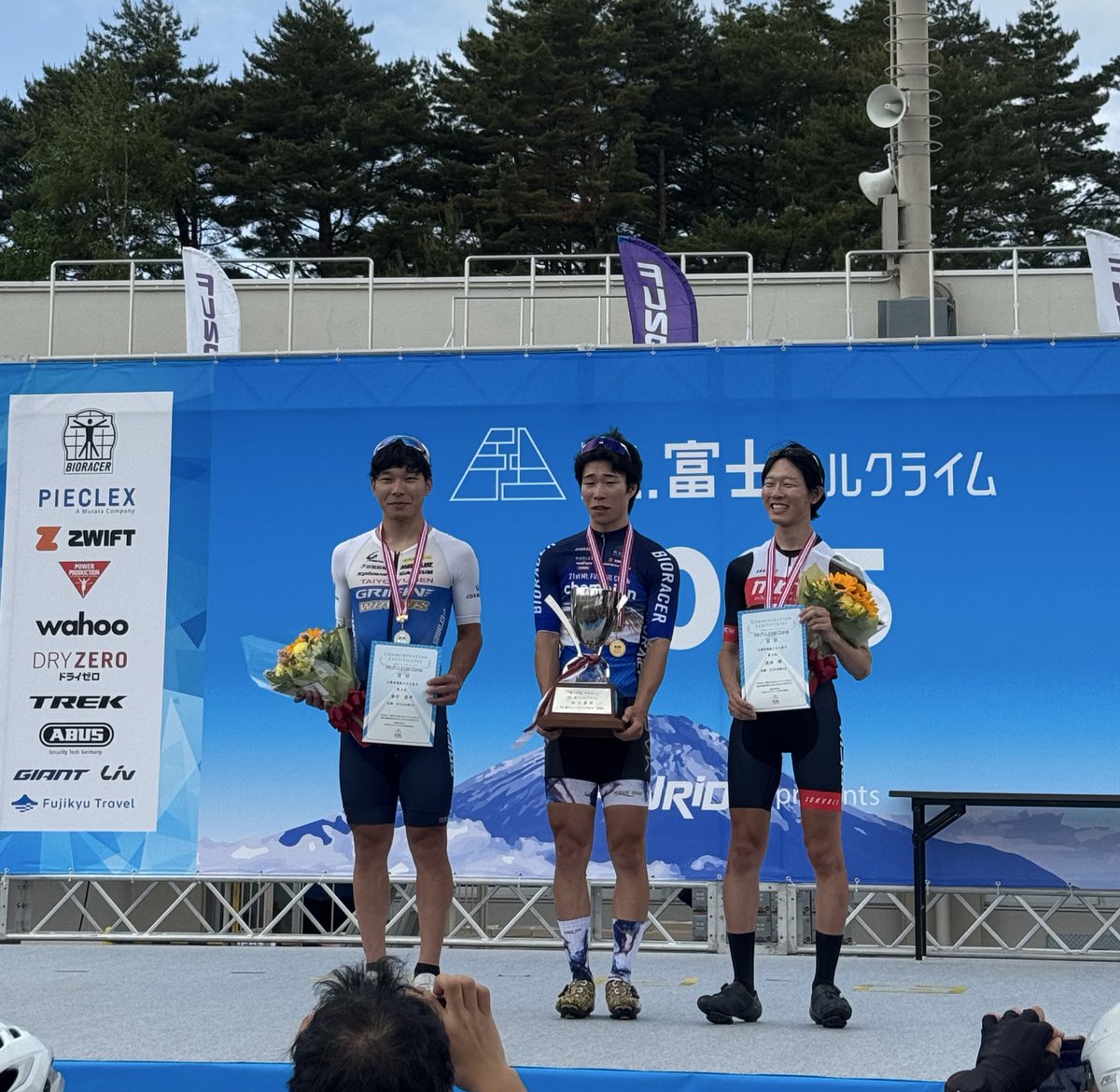 富士ヒルは2位でした！3連覇ならずでめっちゃ悔しい😭
中盤から逃げた石井さんもそこにブリッジした成田さんも強かった！

切り替えてまた来週、Jプロ石川ロード！