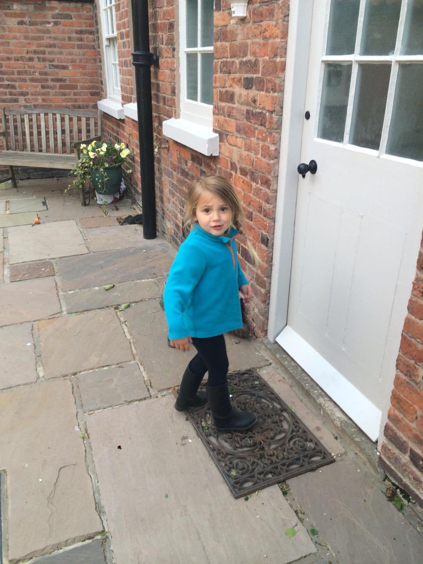 Suzeb99's tweet photo. Happy Birthday to this Fire Cracker HRH Florence ❤️ #14 #daughter #proud https://t.co/UeKGkyq70g