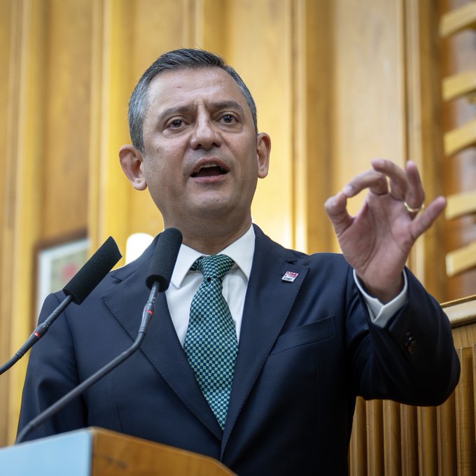 🗣️ Özgür Özel:
“Türkiye’de Kürtlerin sorunları varsa, en çok Kürt kadınların sorunları var.
Gençlerin sorunları varsa, en çok Kürt gençlerinin sorunları var.”
Sizce bu tespitler toplumda nasıl karşılanıyor?
👇 Görüşlerinizi bekliyoruz!