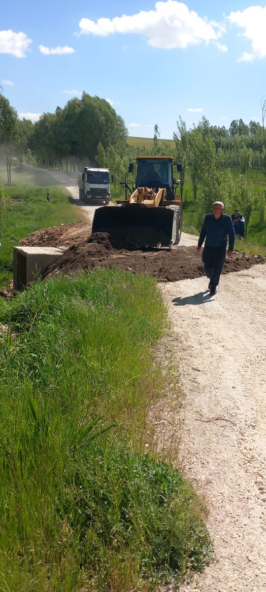 🛑 Ekiplerimiz tarafından Kırkpınar Mahallesinde dolgu çalışması yapıldı.

🛑 Li Taxa Çılgani ji aliyê ekîbên me ve xebatên dagirtinê hatin kirin.