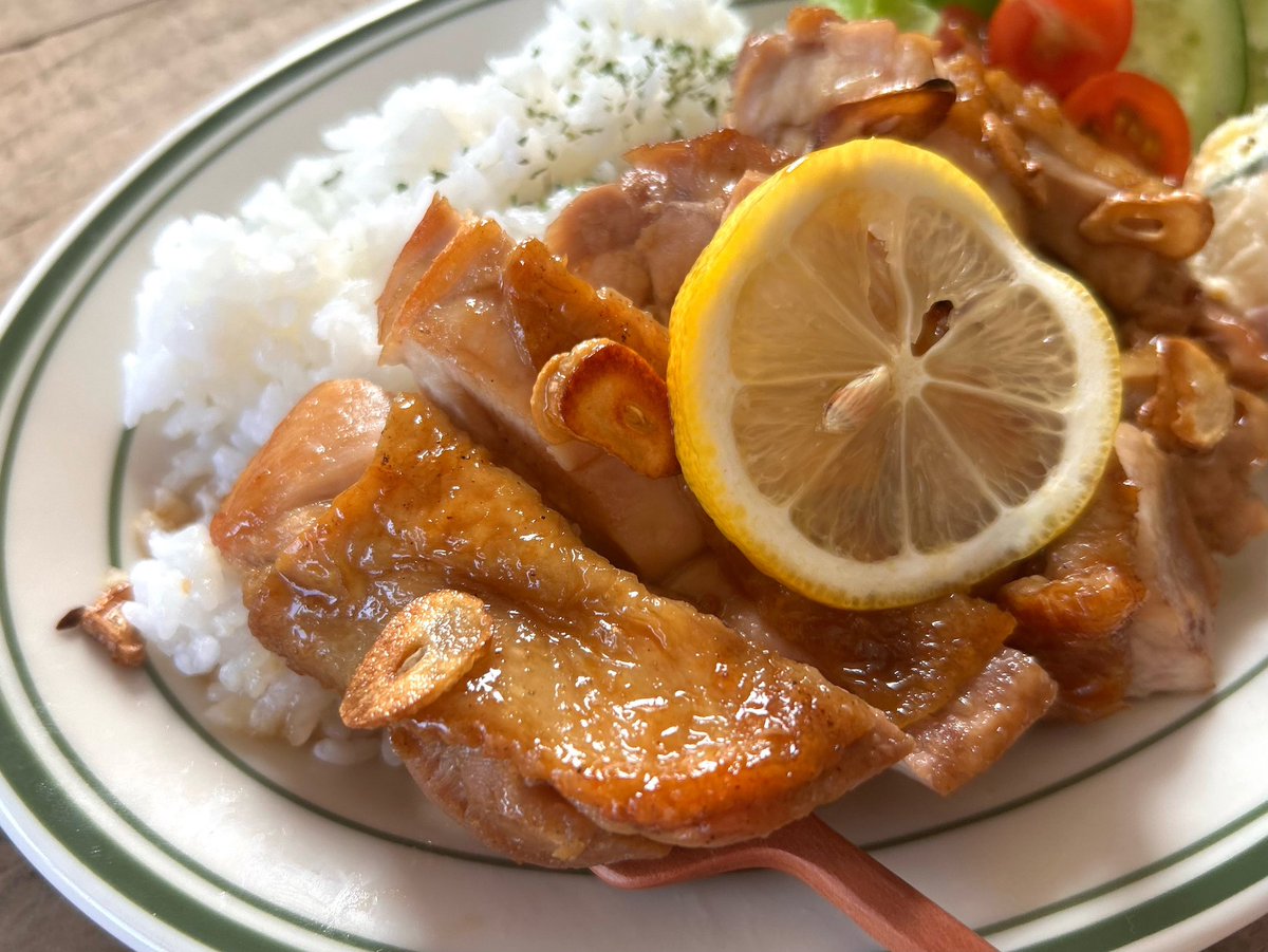 redbeanjam1210's tweet photo. タレがやみつきになるチキンステーキ🍗
ご飯と一緒に食べると最高です☺️ https://t.co/nxZ0jPy7nz