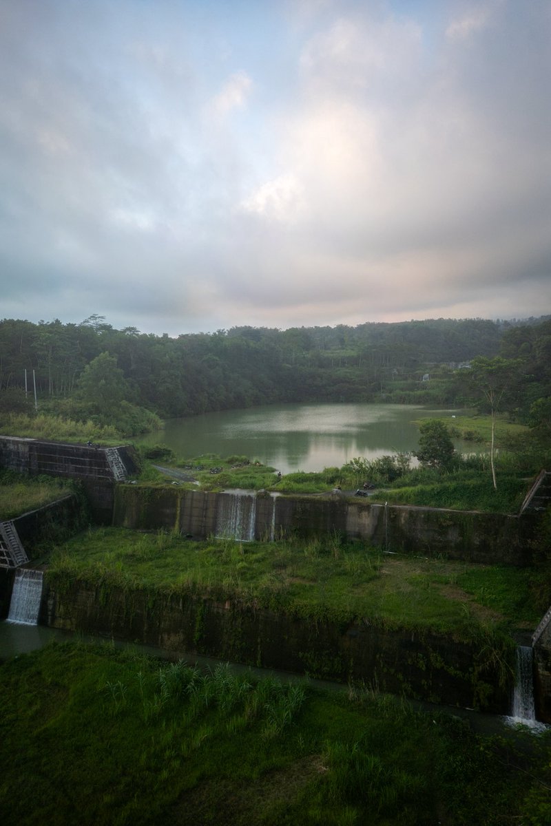 Sore berawan

📍Srumbung, Magelang

#dronephotography 
#aerialphoto 
#SundayFunday 
#Documentary
