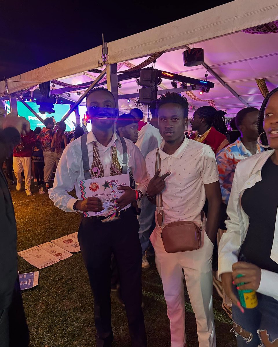 venrick_Ke's tweet photo. Social Media Influencer of the Year @kitengefest2022 
Thank you all for the support. https://t.co/fvcAnAOzIT