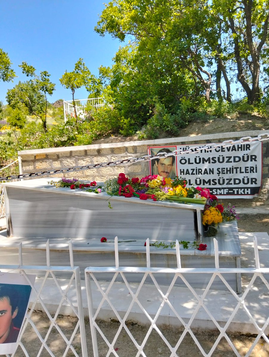 SOLPartiHozat's tweet photo. Devrimci Önderimiz  Hüseyin Cevahiri Mezarı Başında Andık https://t.co/JmHY1D15T0
