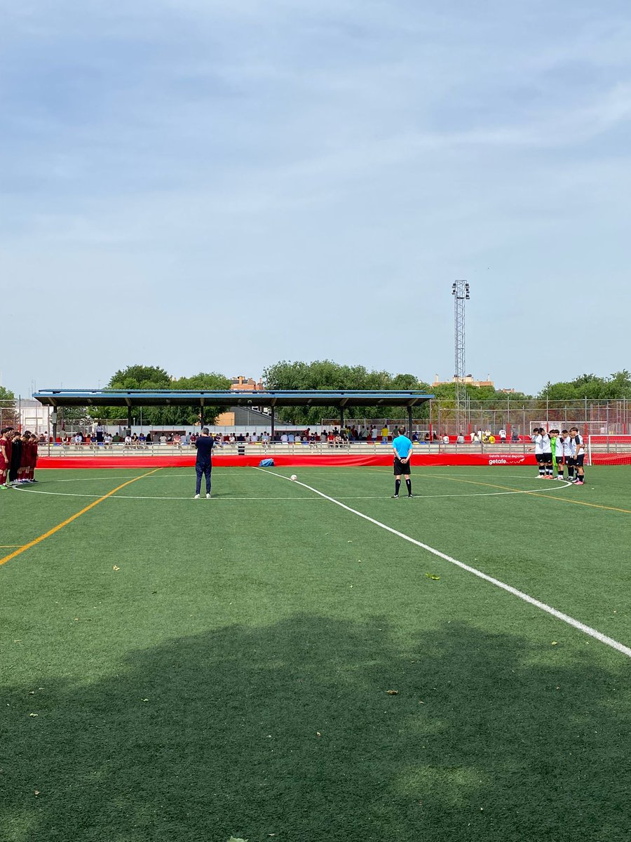 Se ha guardado un minuto de silencio en memoria de Don Manuel, abuelo de nuestro guardameta Javier Blanca, recientemente fallecido.