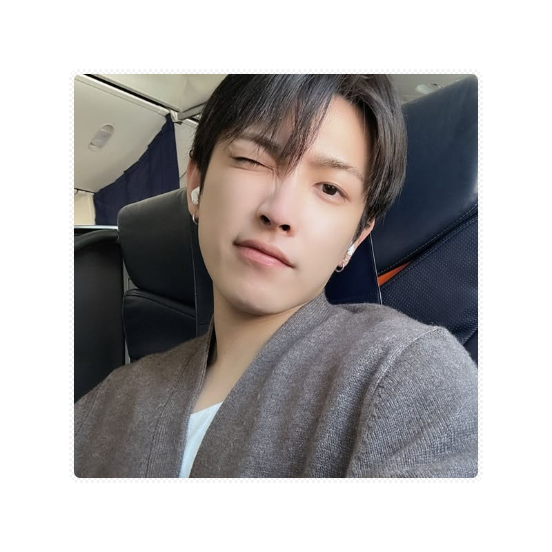 YEIVHNS's tweet photo. ⠀   𝑰𝑵𝑺𝑻𝑨𝑮𝑹𝑨𝑴  @ YEIVHNS         ❪ 25.06.01 ❫
      passenger princess https://t.co/CBQmLdJbyu