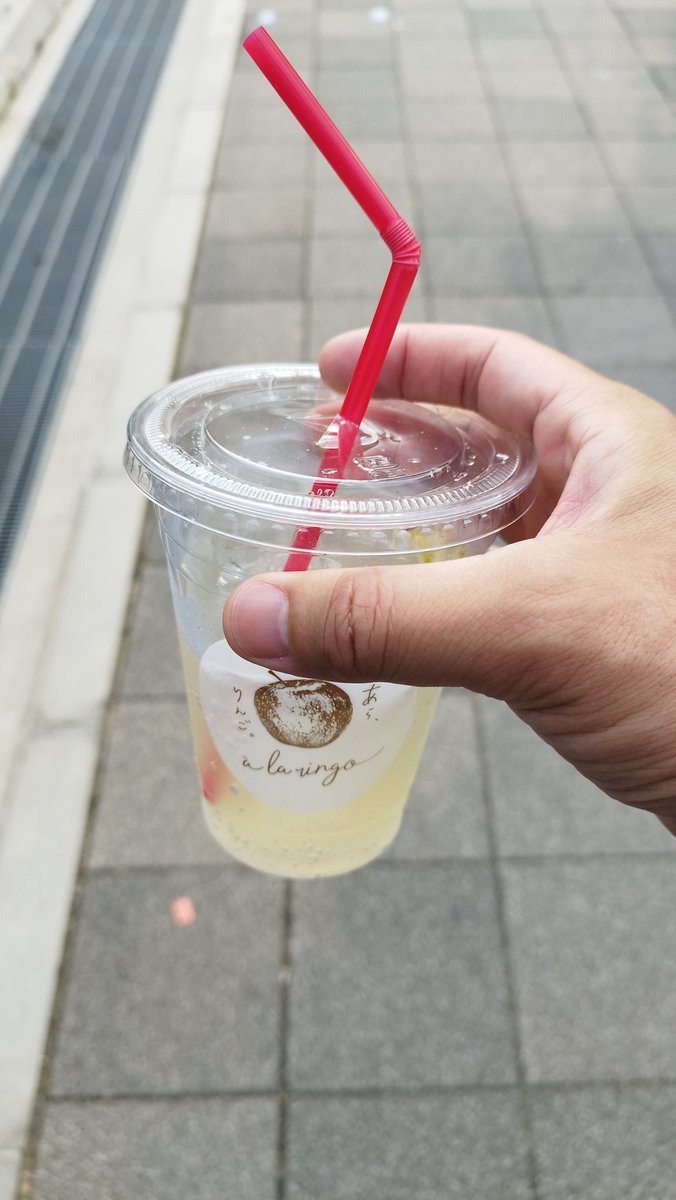 HrairooG's tweet photo. 今日は、神戸の北の方、湊山
青森リンゴ🍎a la ringo さんのチーズケーキとドライフルーツ摘みながら、open air さんのビール🍺を堪能〜
特に主銘柄open air IPAが、フルーティで柑橘系の香りがマッチしグイグイ飲めちゃう
#NatureStudio
#openairbeer
#alaringo
#旧湊山小学校 https://t.co/pA12YnpION
