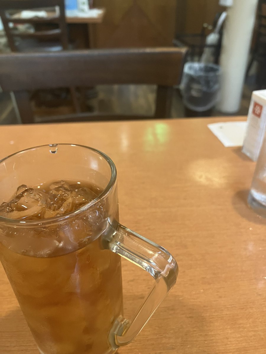 Kedfre23's tweet photo. 昔ながらの喫茶店でデカいウーロン茶飲んでますw
小さくてもデカくても最高ですw https://t.co/34fITze3cS
