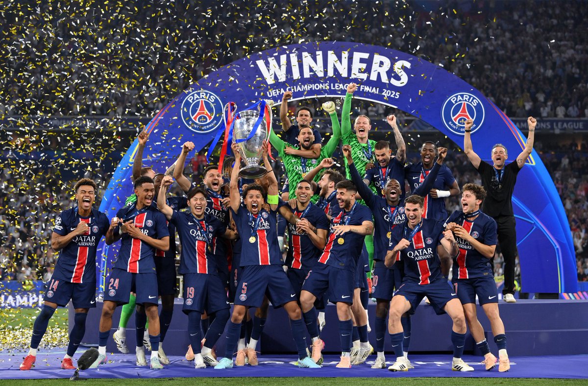 Gameslea_17's tweet photo. « Après tant d’années, de galères et de combats, oh pour toi Paris SG, on va se casser la voix » Merci @PSG_inside 🔴🔵 🥺😍 https://t.co/bMDsC9dcIF