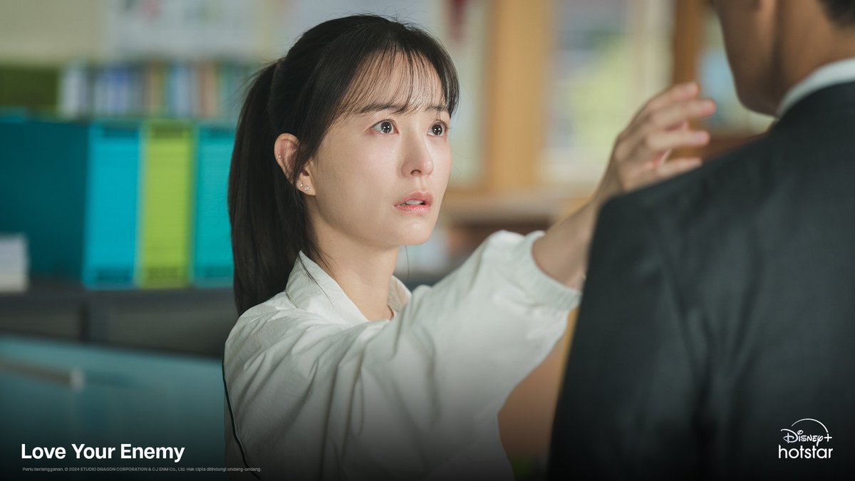 DisneyPlusID's tweet image. Kalau ada lomba love-hate relationship, mereka pasti juara 1~
Streaming aksi lucu mereka di #LoveYourEnemy sekarang, eksklusif di #DisneyPlusHotstarID.