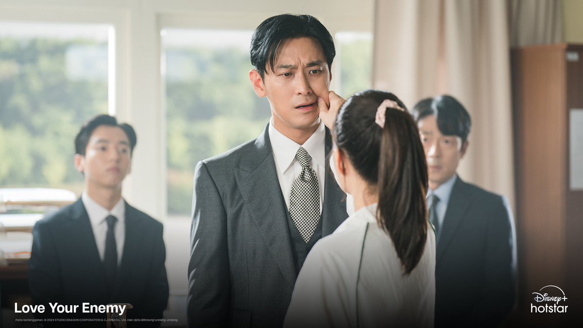 DisneyPlusID's tweet image. Kalau ada lomba love-hate relationship, mereka pasti juara 1~
Streaming aksi lucu mereka di #LoveYourEnemy sekarang, eksklusif di #DisneyPlusHotstarID.