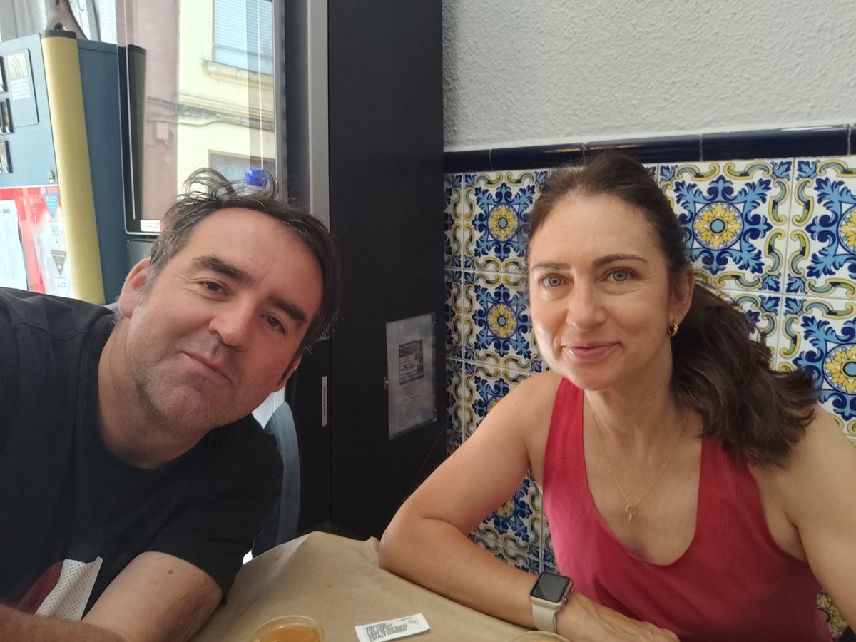 Bambant sempre en la millor companyia <a href="/anaaegea/">Ana</a> 
Hui passeig en bicicleta per esmorzar a un <a href="/cacauencorfa/">🥜 cacauencorfa 🥜</a> Pensat i Fet al Raval de Cullera. 
Abaejet del Xúquer, espectacular