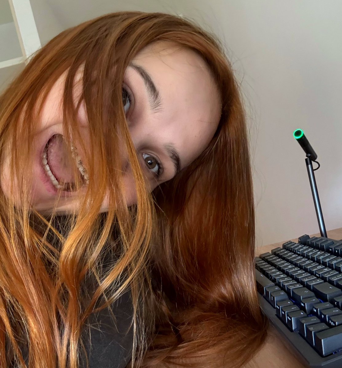 Сижу лохматая пытаюсь настроить стримы на твиче и оформить канал. 

Сегодня-завтра я этим буду плотно заниматься, а 10 июня проведу свой первый стрим. 

Начнем с первого Dark Souls. 

Плюс наладим общение, и заведу табличку со всем, что вы захотите посмотреть/поиграть со мной