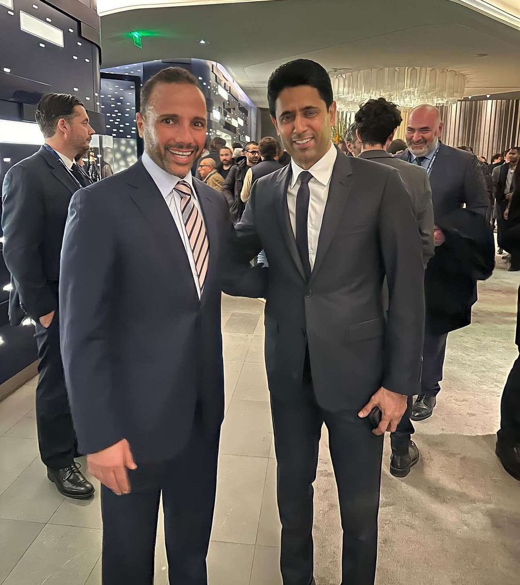 ألف مبروك لأخي الغالي ناصر الخليفي (بو غانم) هذا الإنجاز الكبير بفوز باريس سان جيرمان ببطولة أوروبا!

إنه فوز مستحق لرجل يعمل بإخلاص، ويقود برؤية واضحة، ويثبت في كل مرة أن النجاح لا يأتي صدفة، بل يُصنع بالتخطيط والإرادة.

كل التحية لما حققته من تميز وتأثير في عالم الرياضة،