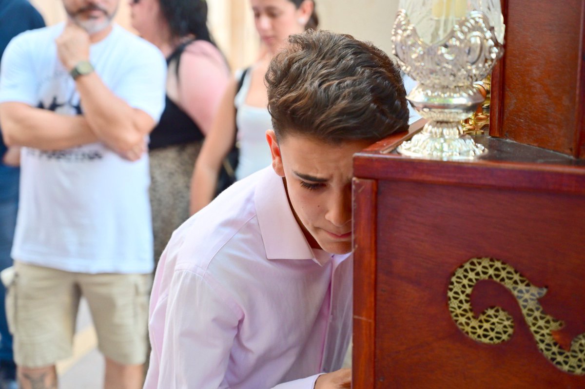 penas_vendrell's tweet photo. Ayer vivimos una tarde llena de emoción y esperanza con la procesión infantil de la Cruz de Mayo. Nuestros pequeños llevaron con orgullo su cruz, demostrando que el futuro de la Hermandad late con fuerza.

📷 Ramón Costa

#blancoynegro https://t.co/IEBJ0kuKXE