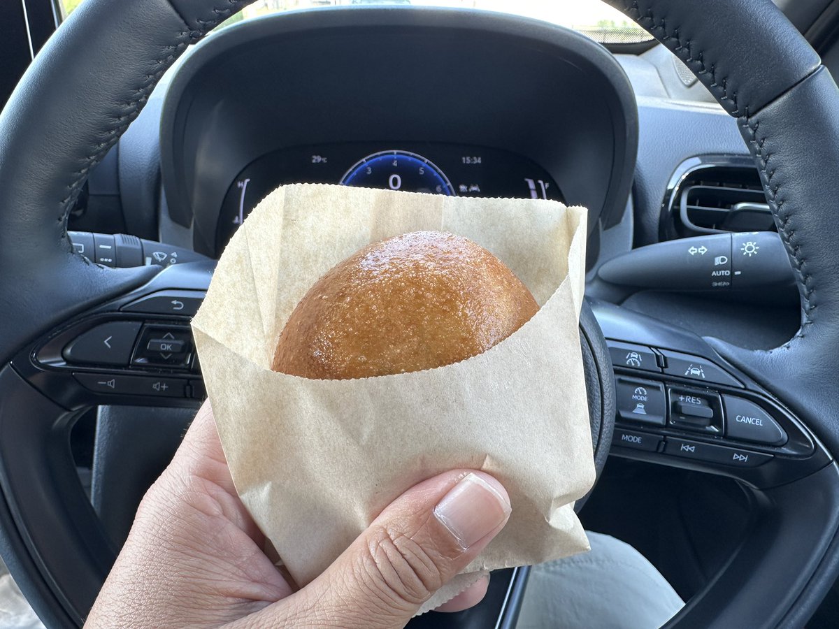 pon_070's tweet image. 空港行ったらB787来てた！
久々見たけどやっぱデカい(&apos;ﾛ&apos; )

エスカレーターでバナナマンの日村さんとスライドΣ(°ω° )！？
声掛けたら挨拶してくれました┏○ﾍﾟｺｯ
霧島に来てるって情報が無ければ絶対気付かなかったわ( ´ㅁ` ;)

ざおう堂の揚げまんじゅうも美味しゅうございました(ᵒ͈̑ڡᵒ͈̑ )