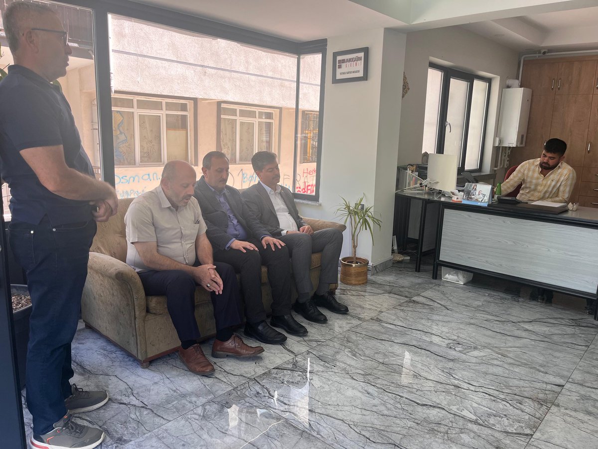 📍Kırşehir 

Kırşehir’imizin esnaflarından merhum Şaban Karaaslan’ın vefatı dolayısıyla ailesine ve yakınlarına taziye ziyaretinde bulunduk.

Merhuma Allah’tan rahmet, ailesine ve sevenlerine sabırlar diliyorum.