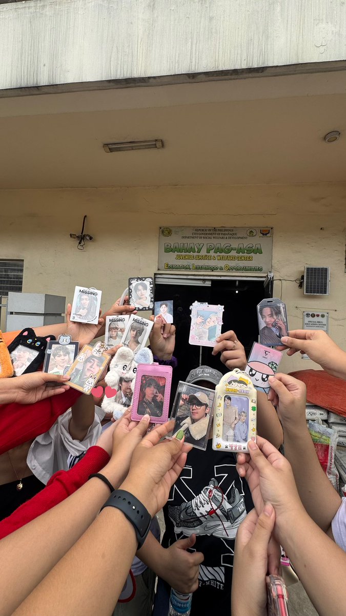 today was filled with so much laughter and meaning. thank you for coming, yeoreobun 🤍🤍🤍 <a href="/caratscrewsvt/">Carat’s Crew</a> 🥺