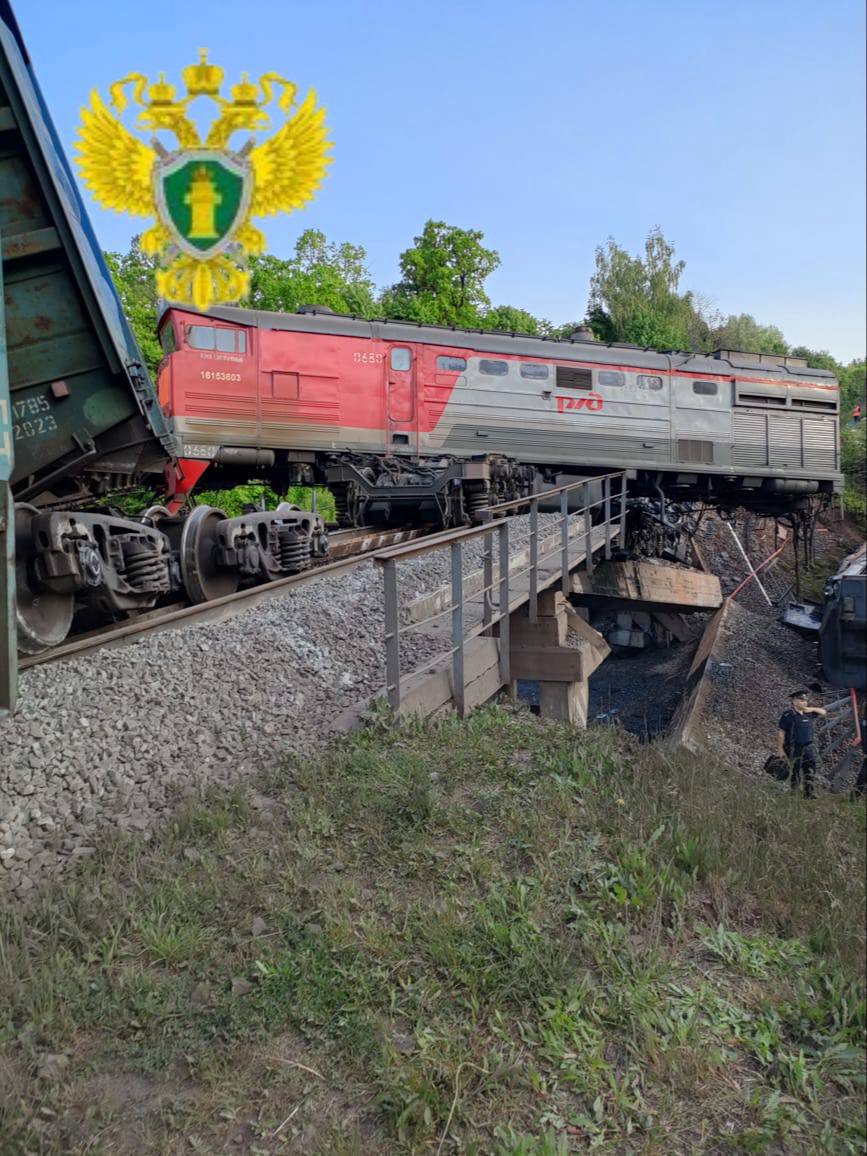 В Курской области произошел подрыв железнодорожного моста — в СК подтвердили версию о втором теракте t.me/spasiborzd/361