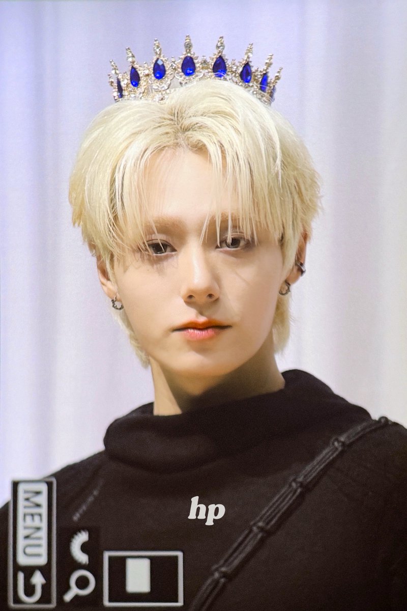 hypoxis_hw's tweet photo. 250601 화눙이 솔로데뷔 축하해💙👑

#원어스 #환웅 #여환웅 #ONEUS #HWANWOONG https://t.co/s4afTQxRbU