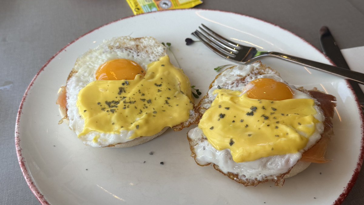 <a href="/VIPS/">VIPS</a> creo que el concepto huevos benedict no es el correcto, esto son plancha
