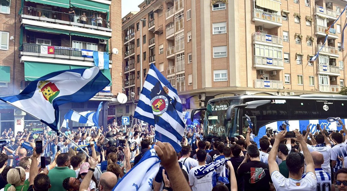 taladefender's tweet photo. Una ciudad, un club

💙🤍 https://t.co/iEK5Y9T2L0