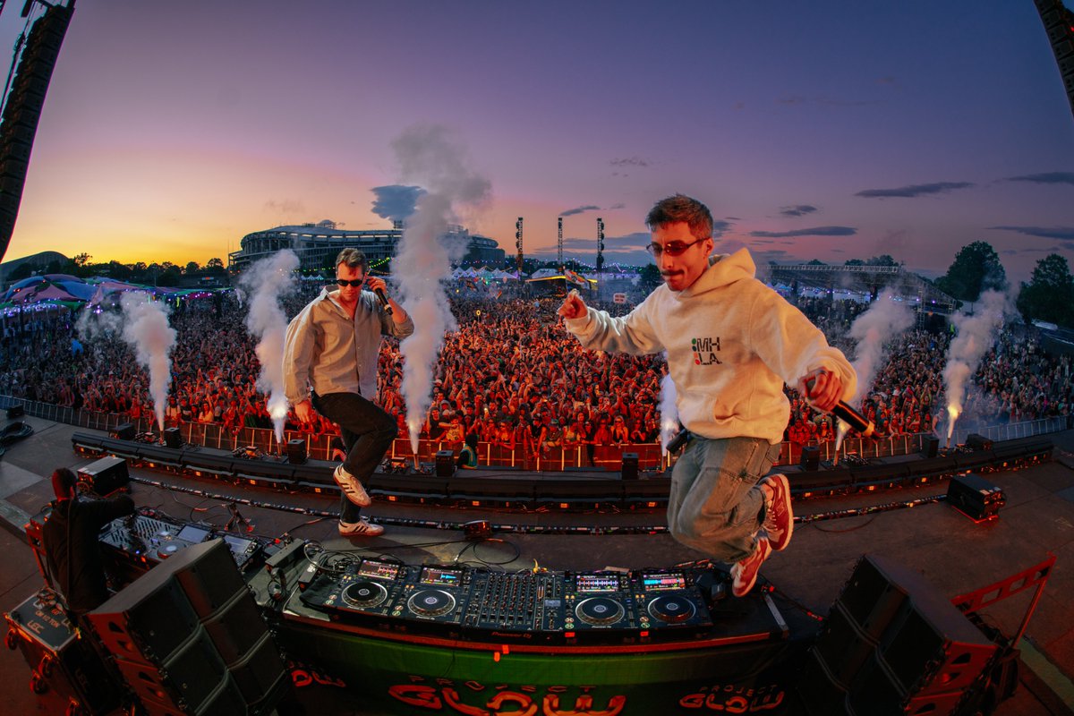 projectglowfest's tweet image. Massive energy coming out of @LoudLuxury’s #ProjectGLOW debut on #EternalStage. 🔥

Already feeling nostalgic for @LoudLuxury’s set at #EternalStage. 🫶