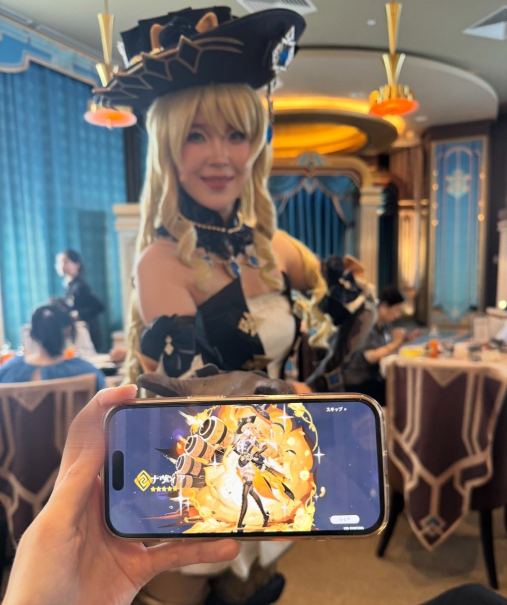 Ap5Pc's tweet photo. ❤︎ 05.21 ❤︎
原神 × 北京環球影城 ~ 颂花盈皎宴 ~

念願の本国のユニバコラボ行ったよ🌏
皆本物すぎたし、自分がフォンテーヌに居るって感じで幸せ感じた◟( ᵒ̴̶̷̥́ ·̫ ᵒ̴̶̷̣̥̀ )⟡

あと、ナヴィアが次確定で絶対ナヴィア同士で撮るって決めてたから手震え過ぎたけど思い出作れて良かった��💛 https://t.co/VzHhmGWRio