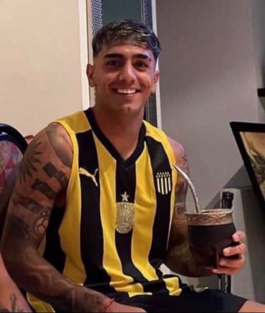 Nadie puede estar despierto un domingo tan temprano.
Yo: