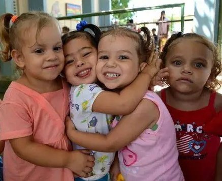 “Para los niños trabajamos, porque los niños son los que saben querer, porque los niños son la esperanza del mundo”.
Recordando esta hermosa frase de nuestro apóstol, celebramos este 1ro de junio en #HolguínSí, el día internacional de la infancia. #IzquierdaLatina.