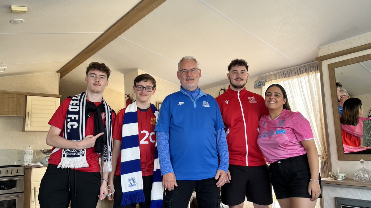 Off to ⁦<a href="/wembleystadium/">Wembley Stadium</a>⁩  ⁦<a href="/SUFCRootsHall/">Southend United FC</a>⁩ #oldsufc.     Come on your Blues!