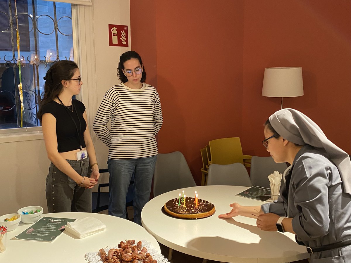 Residencia Universitaria Nazaret (@resiuninazaret) on Twitter photo Y en <a href="/ResiUniNazaret/">Residencia Universitaria Nazaret</a> no nos olvidamos de celebrar los cumpleaños. Muchas felicidades a las nacidas en abril Y en <a href="/ResiUniNazaret/">Residencia Universitaria Nazaret</a> no nos olvidamos de celebrar los cumpleaños. Muchas felicidades a las nacidas en abril