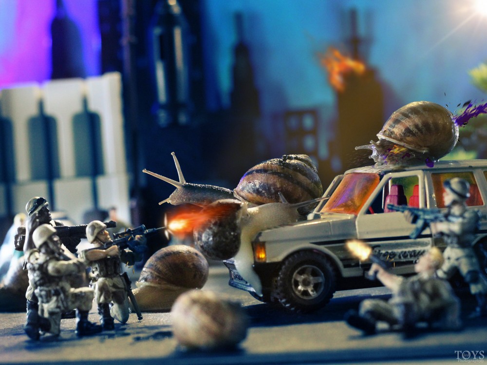 Snails War!

Des Escargots géants attaquent la ville!

Bienvenue dans la Escargots Collab avec mon poto Yebam!

Petits soldats: <a href="/Plastoy_off/">PLASTOY</a> 
#ToyPhotography #EscargotsCollab #Escargots #Snails #ToyPhotoFrenchForce #Miniature #MicroMachines #Plastoy #PhotoDeJouets #RetroCinema
