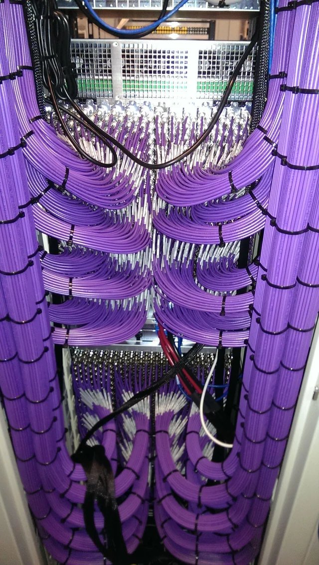 MiniRacc_oon's tweet photo. @litudev_ Yeah definitely, that's just like these satisfying epic cable management!

credit: https://t.co/F7qXUX7nVT https://t.co/VQh5CRP4A2