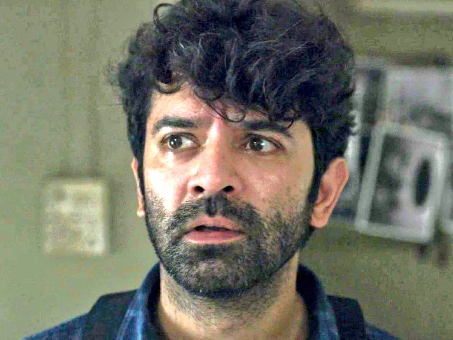baruntamil_fc's tweet photo. #BarunSobti๐ต carries the tired, unkempt look once again with aplomb. There's a lot more emotional struggle that Nikhil goes through in the second season. The actor's screen presence does half the work and he makes the character believable.
#Asur2
https://t.co/00UZVvE5nRโฆ https://t.co/MqGeSzP2Gj