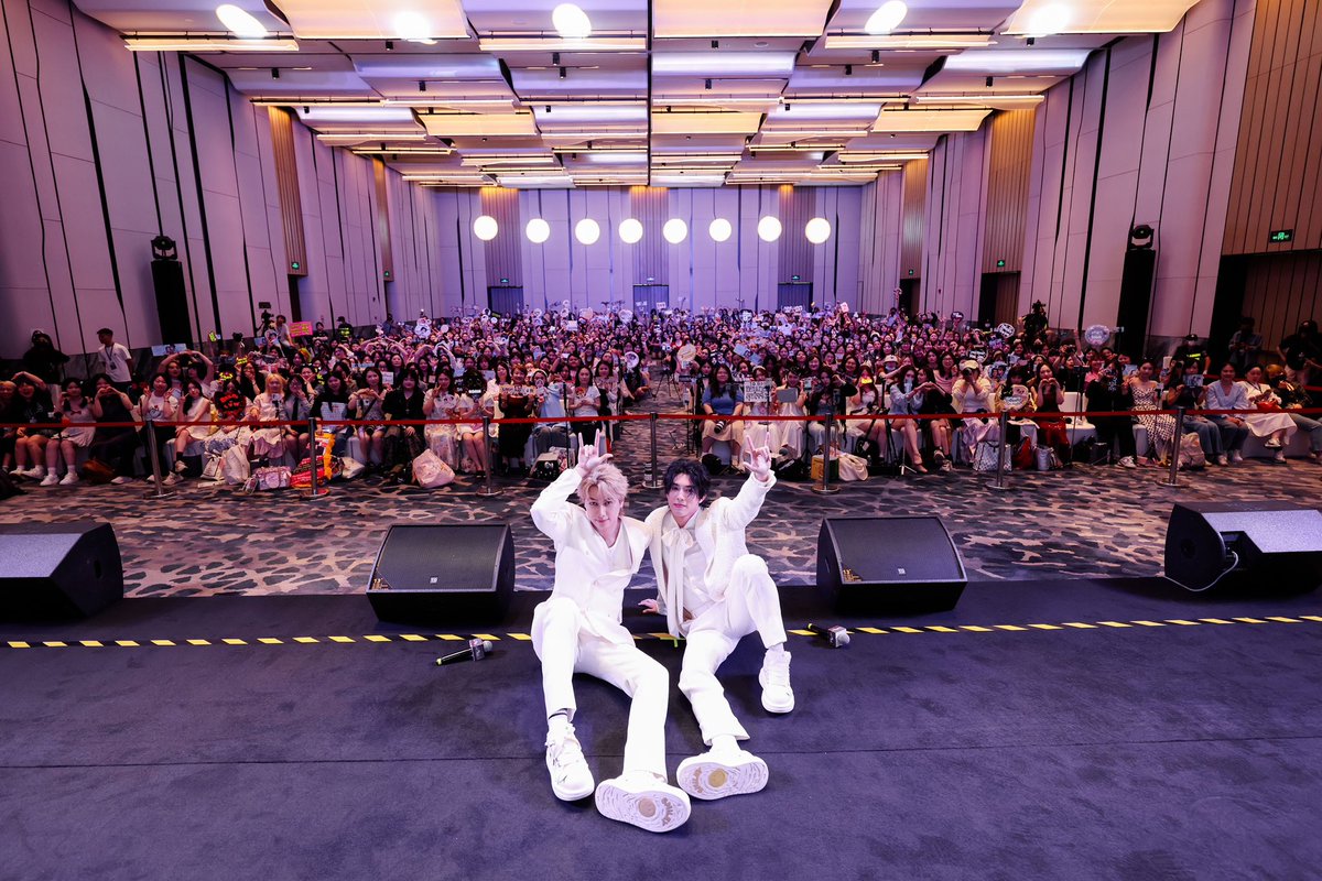 TaiLai_ENT (@tailai_ent) on Twitter photo 中国的Auralis太热情了!We‘ll never forget today and all of you.谢谢侬😘 <a href="/bxxm_rvw/">บอ อู มอ บูมบูม🐋✨</a> <a href="/smart_csnp/">Smart Chisanupong</a> <a href="/HeadlinerTH/">HEADLINER.th</a> 中国的Auralis太热情了!We‘ll never forget today and all of you.谢谢侬😘 <a href="/bxxm_rvw/">บอ อู มอ บูมบูม🐋✨</a> <a href="/smart_csnp/">Smart Chisanupong</a> <a href="/HeadlinerTH/">HEADLINER.th</a>