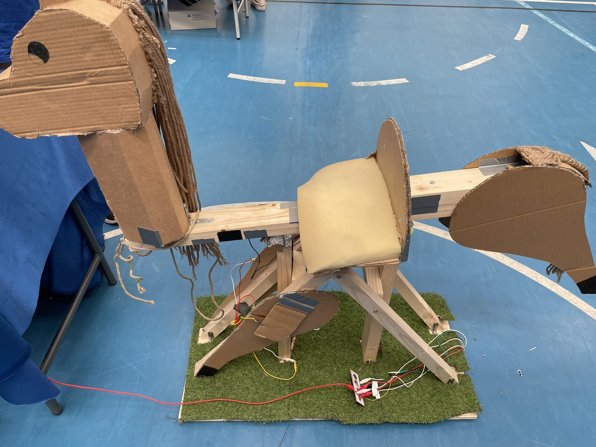 daniel_albertos's tweet image. Este fin de semana se ha desarrollado la feria de la ciencia de Humanes con gran éxito de participantes y de asistentes. La gran estrella fue la placa Makey Makey, presente en un gran número de proyectos. Enhorabuena a todos.
#CodigoEscuela4_0_Madrid