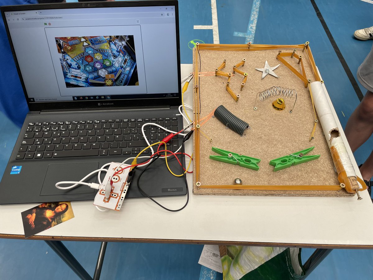 daniel_albertos's tweet image. Este fin de semana se ha desarrollado la feria de la ciencia de Humanes con gran éxito de participantes y de asistentes. La gran estrella fue la placa Makey Makey, presente en un gran número de proyectos. Enhorabuena a todos.
#CodigoEscuela4_0_Madrid