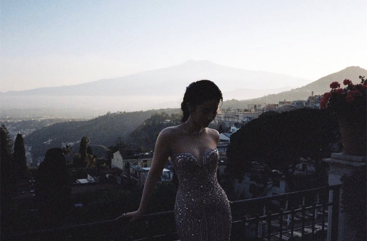 liuyifeifanclub's tweet photo. Liu Yifei @yifei_cc Ins Update: some behind the scenes
#LiuYifei #LiuYifeixLouisVuitton #刘亦菲 #劉亦菲 #CrystalLiu #LưuDiệcPhi #หลิวอี้เฟย #ЛюИфэй #유역비 #リウ・イーフェイ #YifeiLiu #Mulan #TheTaleOfRose #LouisVuitton #LV #LVCRUISE26 #Polychroma #Bvlgari #BvlgariHighJewelry https://t.co/VFf1ZoA66T
