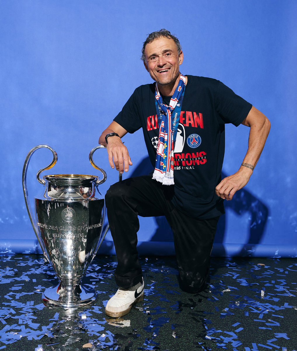 N'ayons pas peur des mots :

Luis Enrique a changé la vie de millions de supporters parisiens.

Luis Enrique est le plus grand entraîneur de l'histoire du Paris Saint-Germain. Point.