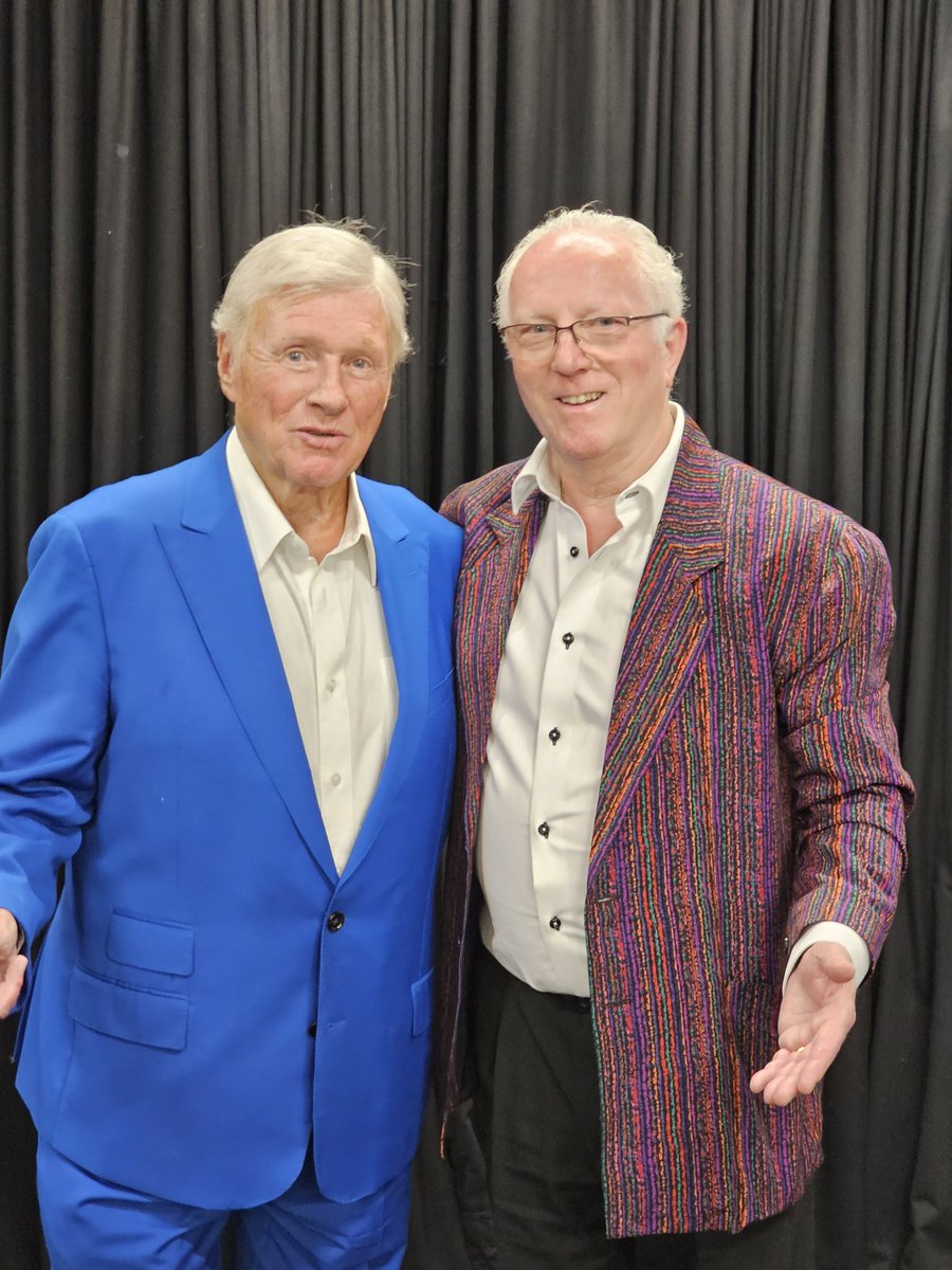 Quizbritain's tweet photo. A sell-out crowd at @ForestArtsNM for 'an audience with' @BoomRadioUK legend David Hamilton. Nice to see Mike Wyer, Noel Tyrell and @TheLiveLuke make the journey down. https://t.co/1sa0d0oH0q