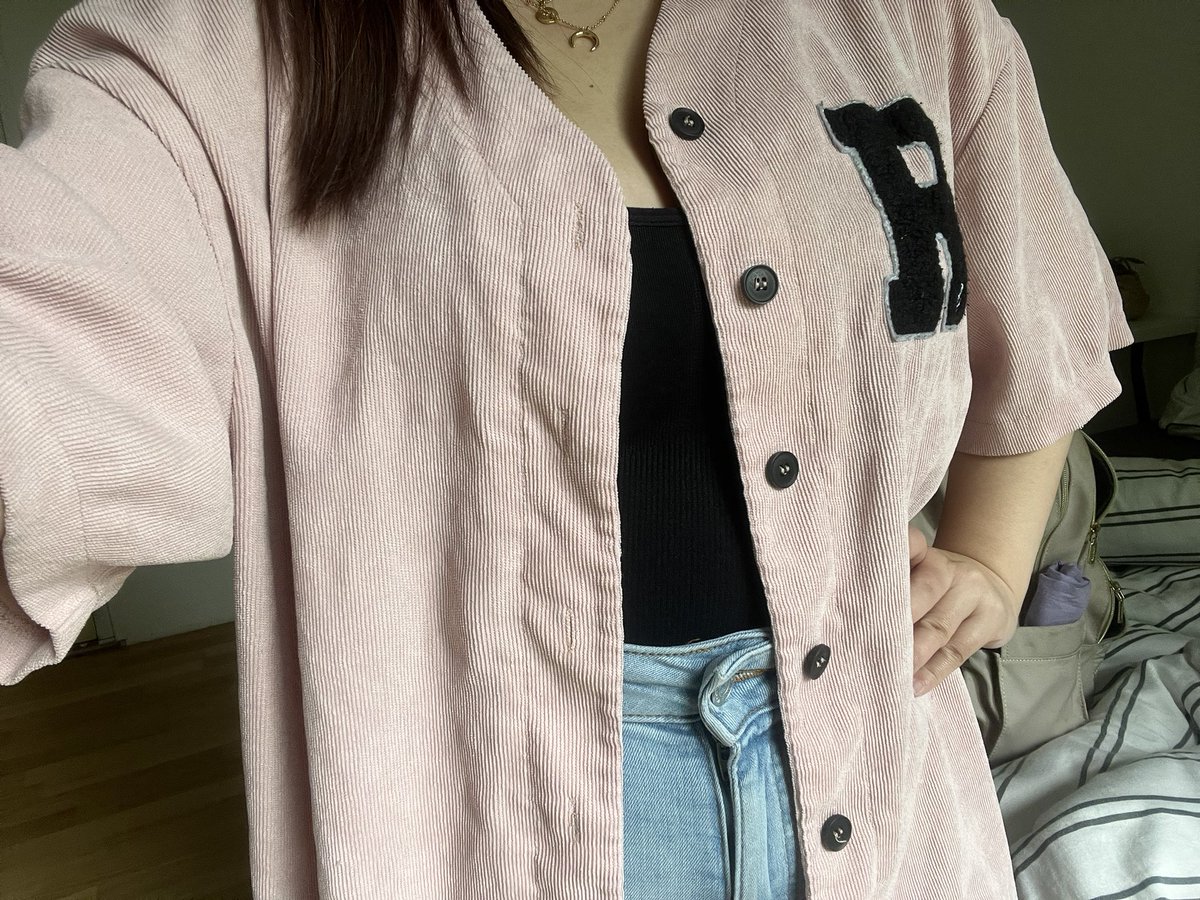 My fit for today is not very different than yesterdays 😅
Bc I am a cartoon character and we wear the same everyday. 

But if you see a small Asian girl running around at #TwitchConEU , come say hi!
